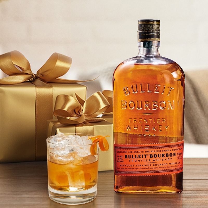 724706-whiskey-bulleit-bourbon_4.jpg