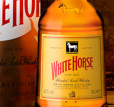 Imagem ilustrativa de uma garrafa contendo Whisky  Escocês White Horse 700ml